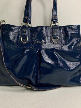 Coach Vintage Navy Blue Leather Tote Bag - Spacious, Stylish, and Durable
